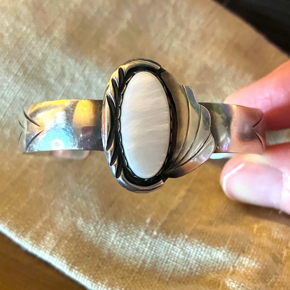 Vintage Sterling Silver Native American Mother of Pearl Cuff Bracelet 6”